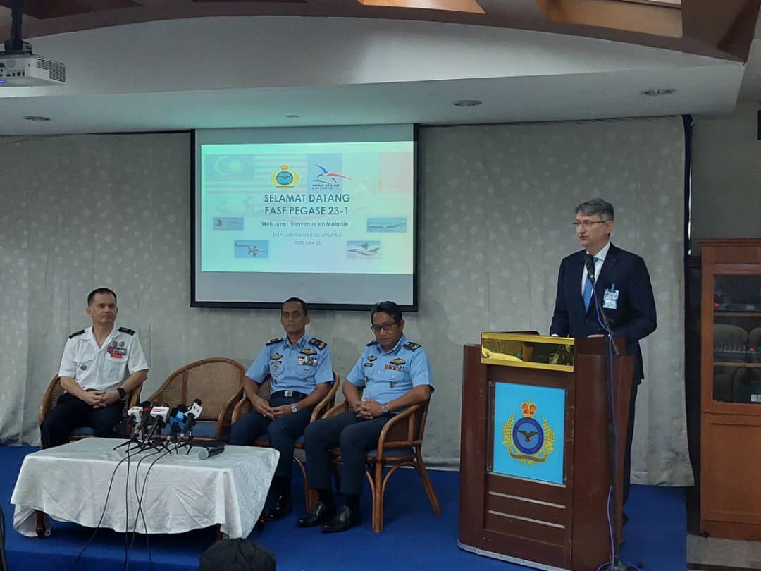 Duta Perancis ke Malaysia, Axel Cruau semasa berucap menyambut ketibaan Misi PEGASE 23.