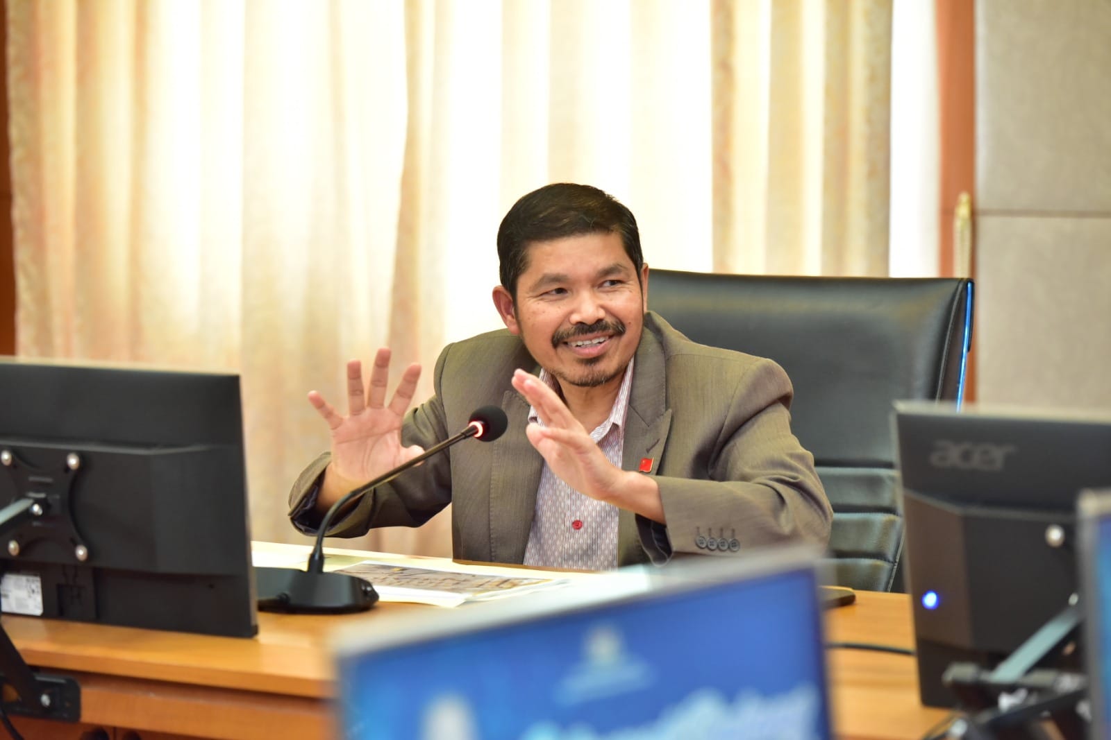 Datuk Seri Dr Mohd Uzir Mahidin 