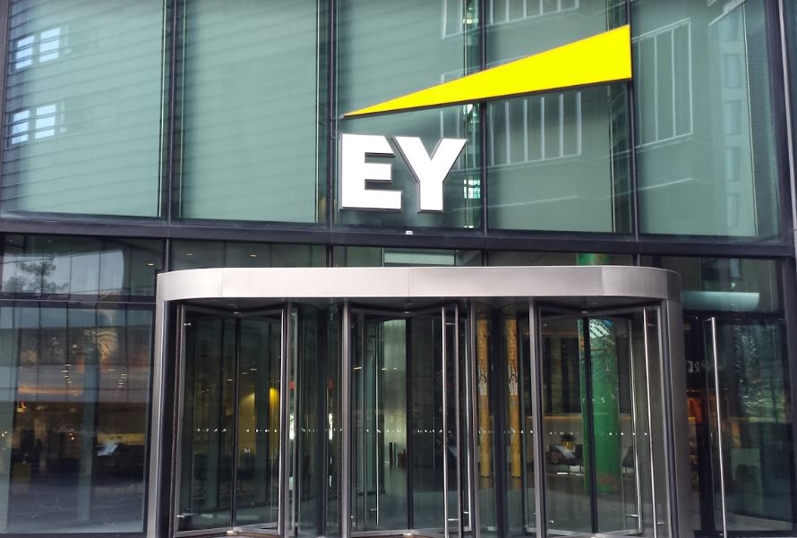 Ernst & Young PLT