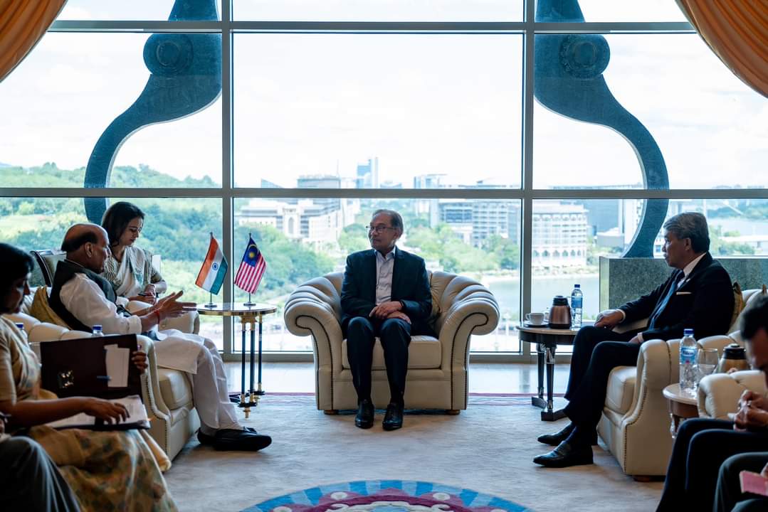 Shri Rajnath Singh mengunjungi Perdana Menteri, Datuk Seri Anwar Ibrahim di Putrajaya.