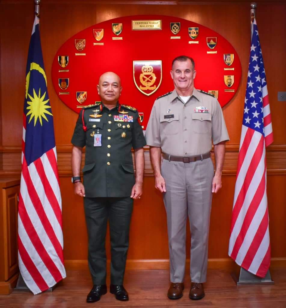 Panglima Tentera Darat, Jeneral Tan Sri Mohammad Ab Rahman telah menerima kunjungan hormat Commanding General USARPAC, Jen Charles A. Flynn di Wisma Pertahanan, Kuala Lumpur
