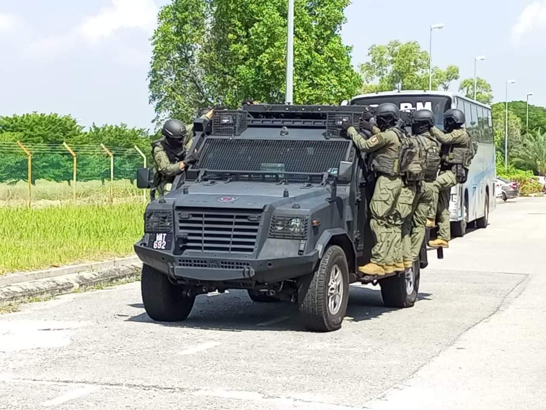 Polis