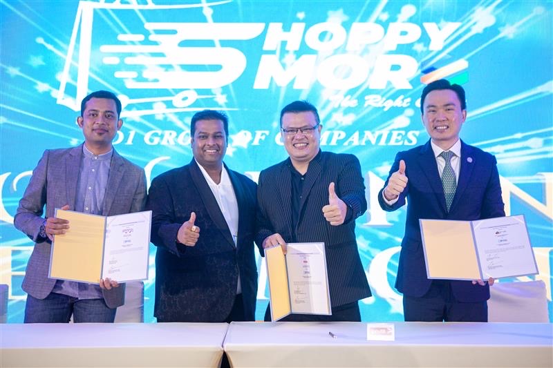 Acara menandatangani MoU antara Shoppymore dengan Ipay88, City-Link Express dan MYWAU Malaysia. (Dari kiri ke kanan) Pengarah Urusan MyWau Malaysia, Mohd Faiz Bin Zakaria, Barani Karunakaran, Ketua Perkongsian Inovatif & O2O IPay88 (M) Sdn. Bhd., Johnny Chong, Ketua Pegawai Eksekutif City-Link Express (M) Sdn. Bhd., Ronald Tan.