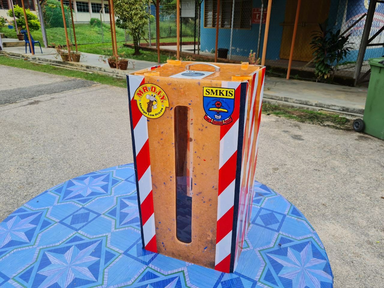 'Mobile Recycle Bin' yang dicipta oleh SMK Iskandar Shah, Jasin Melaka