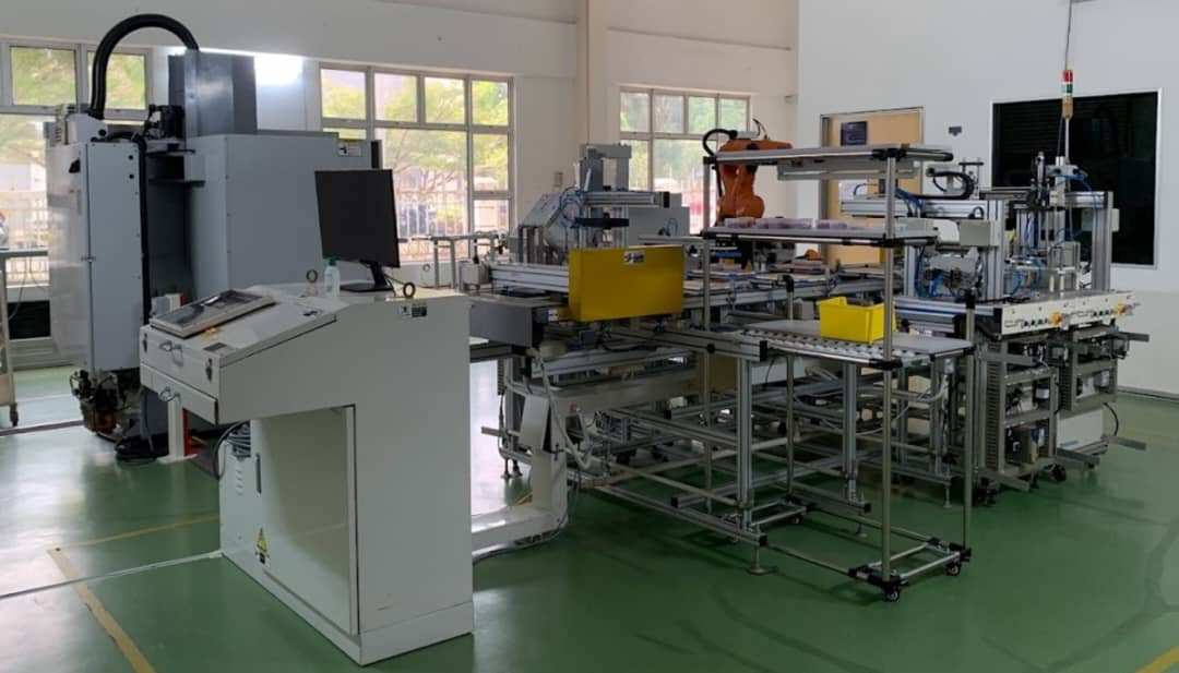 Penubuhan Makmal Industri yang berfokus kepada pembangunan dan pengujian bahan komposit termoplastik dan termoset untuk aplikasi aeroangkasa bersama Aerospace Malaysia Innovation Centre (AMIC).