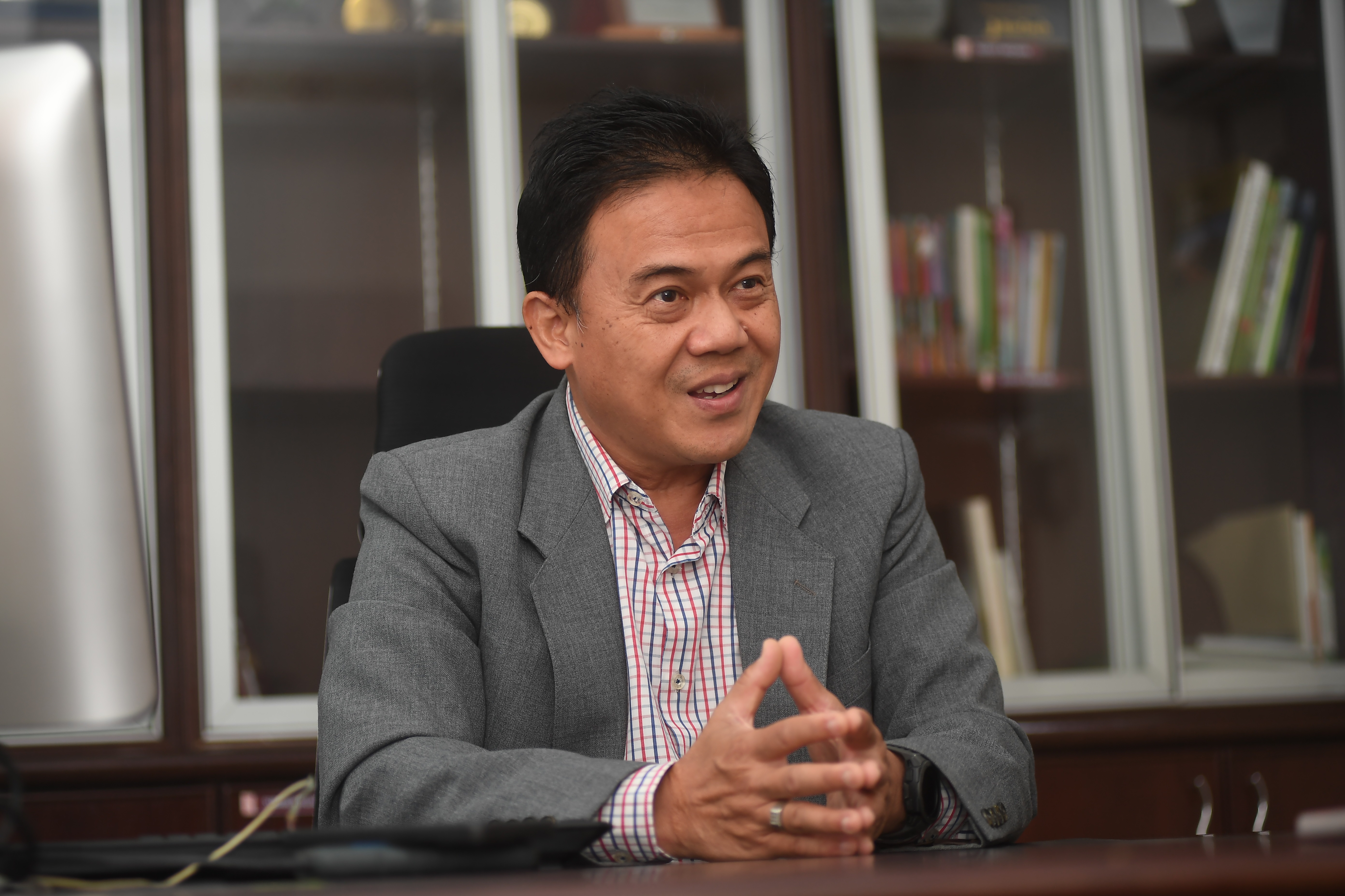 Prof. Dr. Awis Qurni Sazili