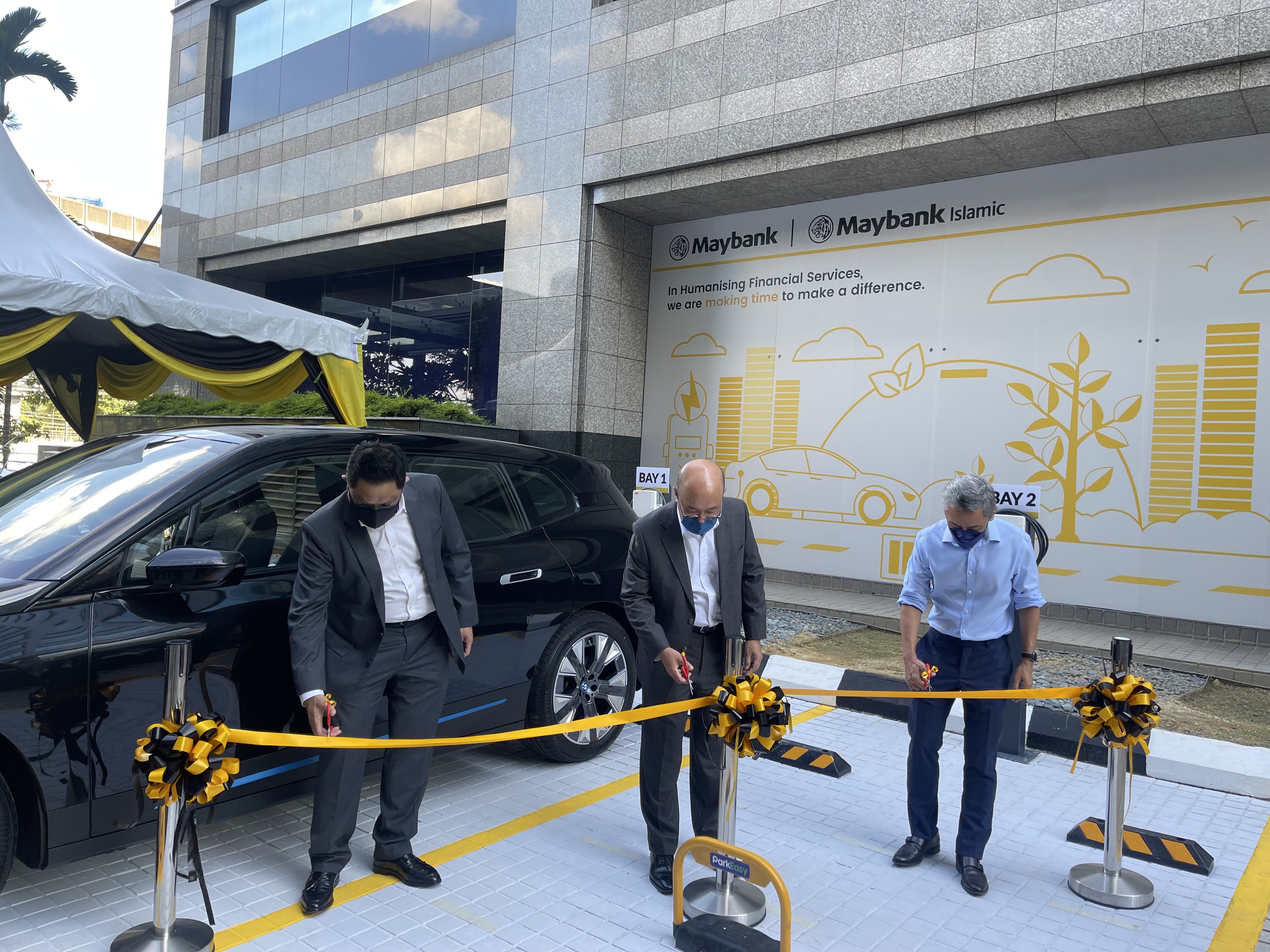 Maybank Islamic & Etiqa gerakkan inisiatif pemasangan stesen pengecasan EV