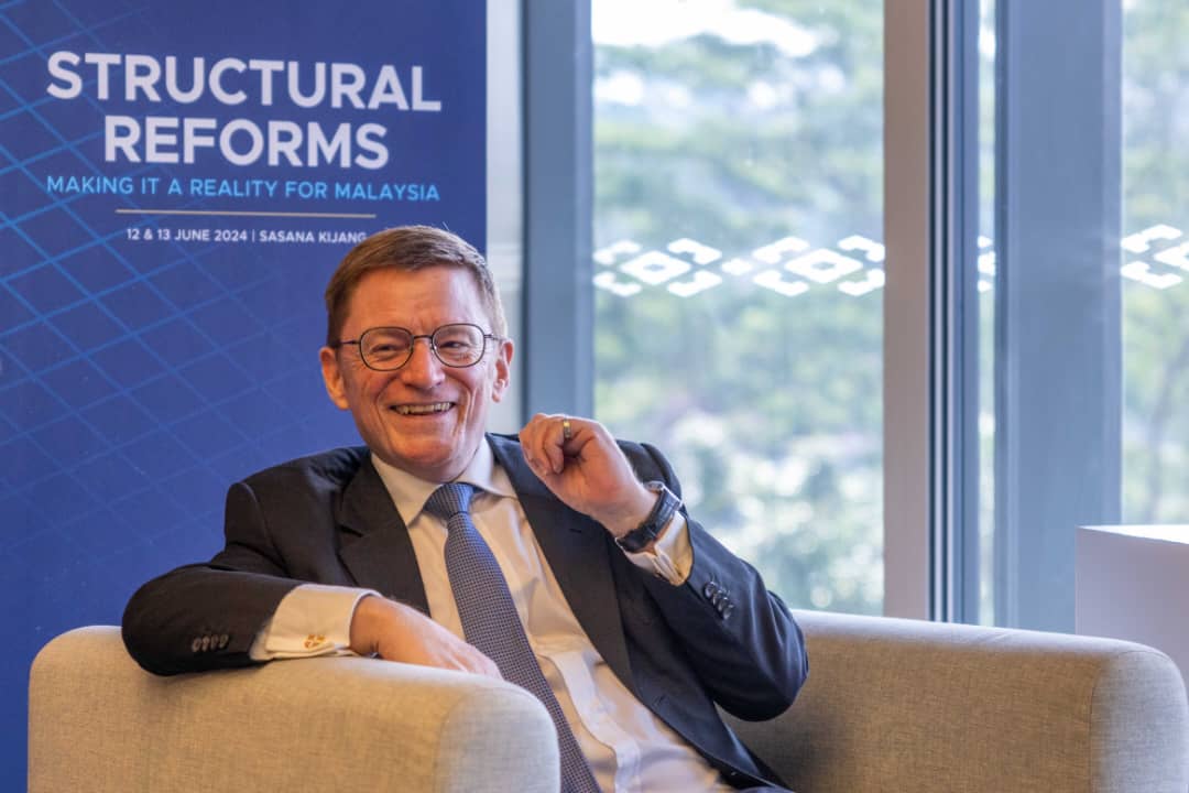 Prof Dr Geoffrey Williams