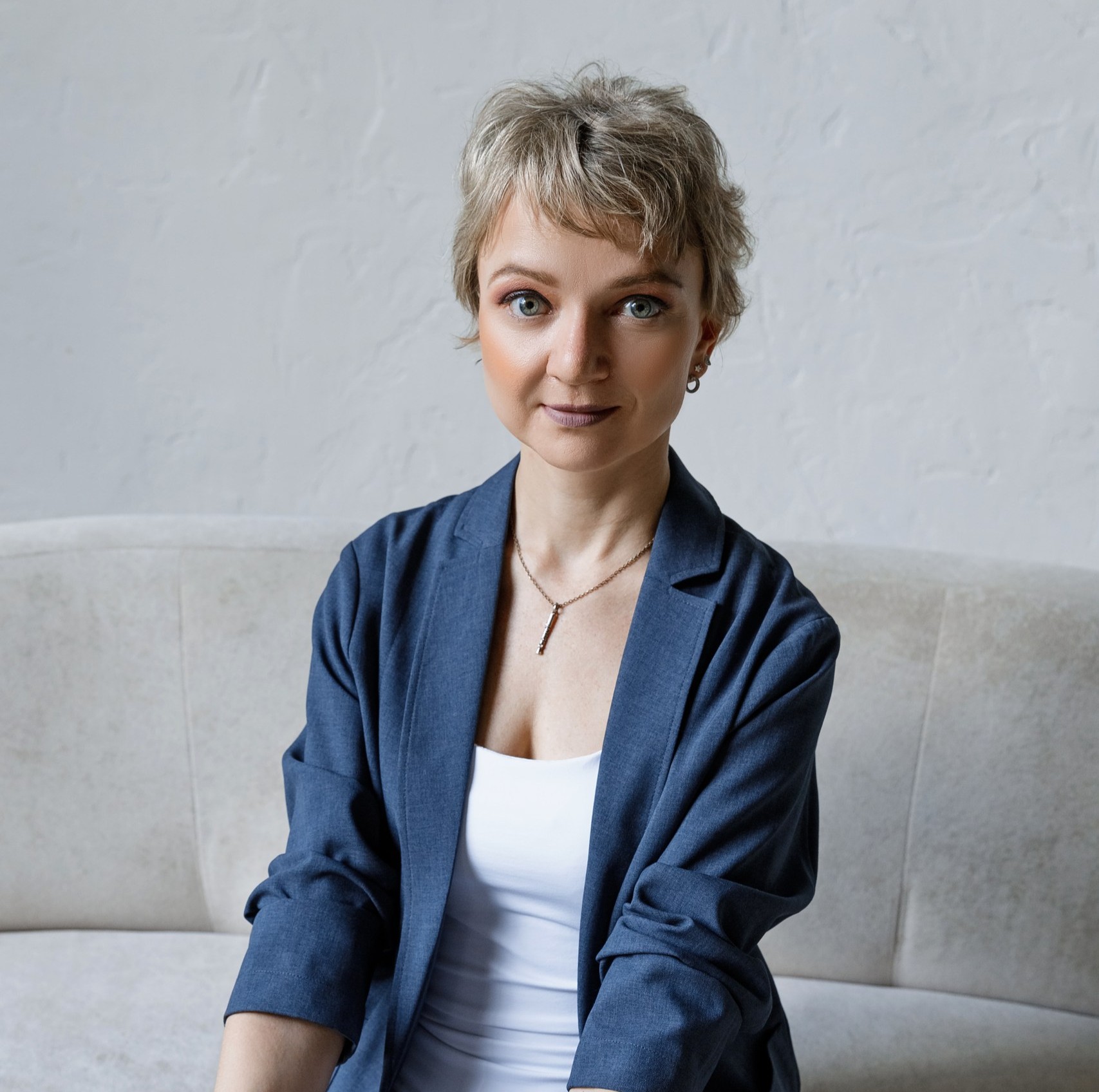 Dr Julia Roknifard 