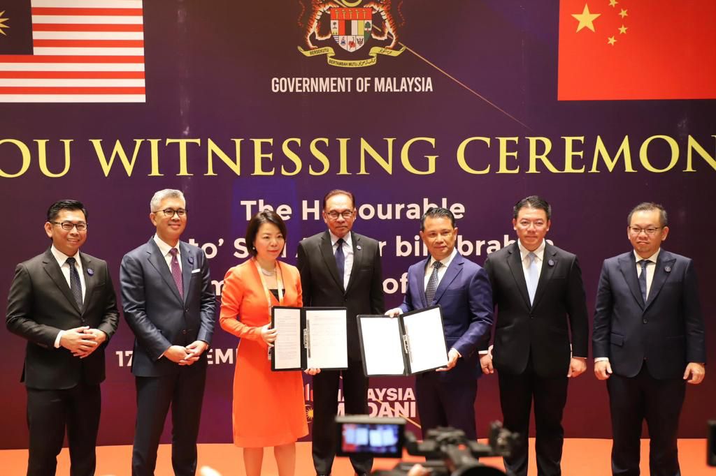 Pertukaran tiga MoU bernilai RM19.84 bilion antara syarikat Malaysia dan China berjaya dimeterai sempena lawatan kerja sehari Perdana Menteri Datuk Seri Anwar Ibrahim ke Nanning, China