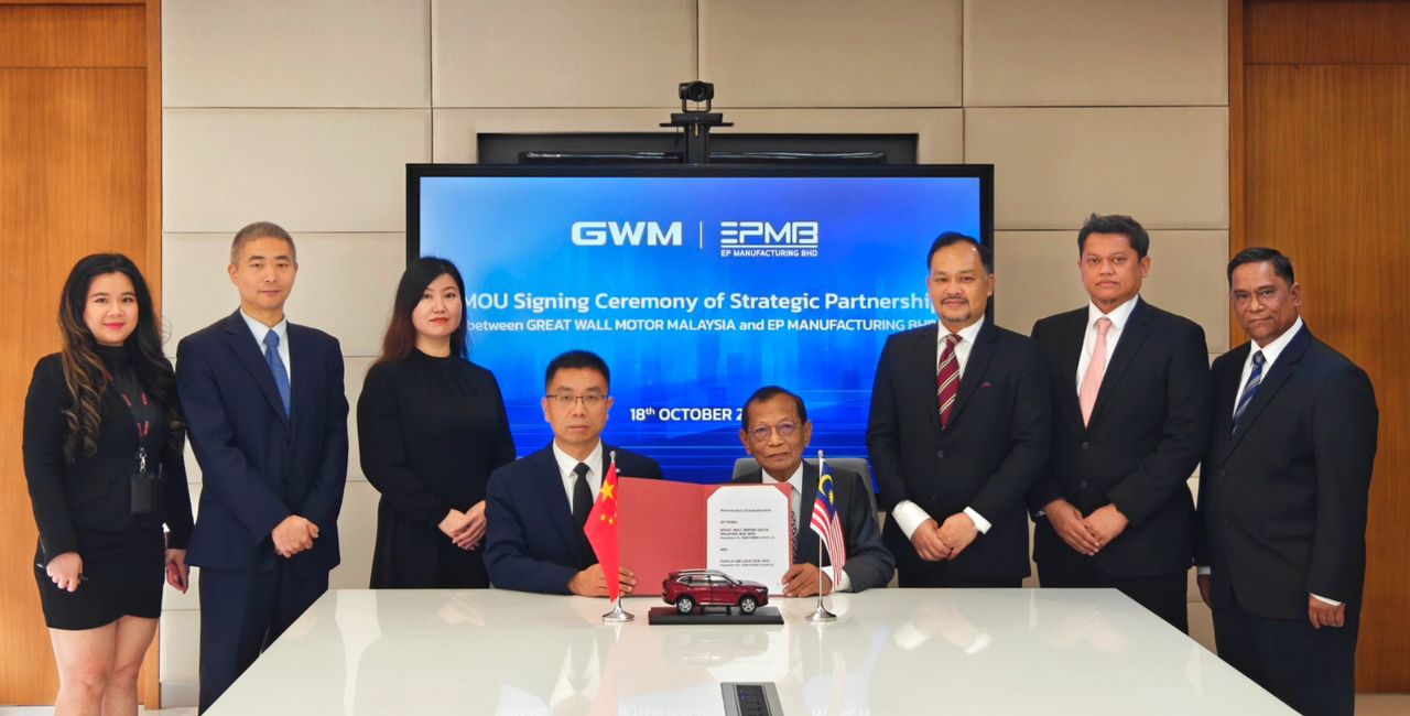 (Dari kanan) Ketua Perundangan & Pematuhan GWM Malaysia, Carmen Tong; Ketua Pengurusan KD GWM Malaysia, Wallace Zhang; Pengarah Jenama GWM Malaysia, Mencius Meng; Mike Cui, Hamidon Abdullah; Ahmad Razlan Mohamed; Ketua Perniagaan & Pembangunan EPMB, Zulkhairi Abdullah dan Ketua Kilang PEPS-JV (Melaka), Mohd Hanapiah Mat Jusop
