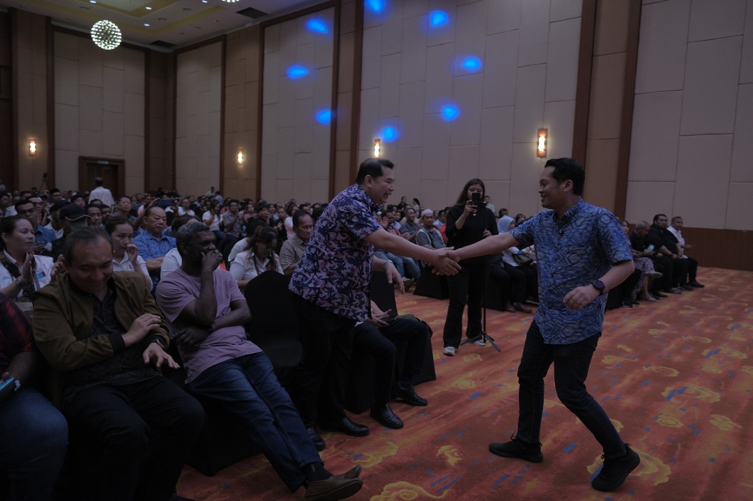 Rafizi bersalaman