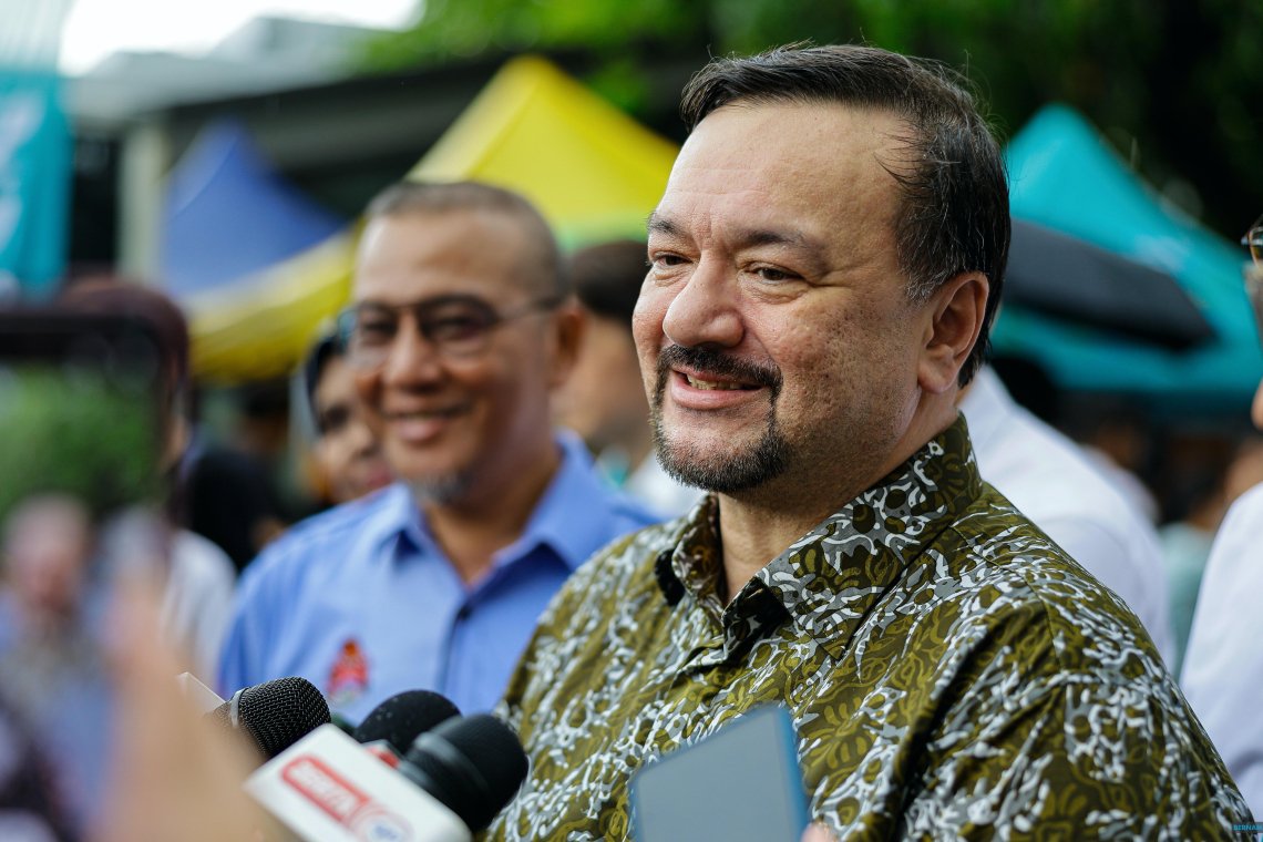 Datuk Seri Amir Hamzah Azizan