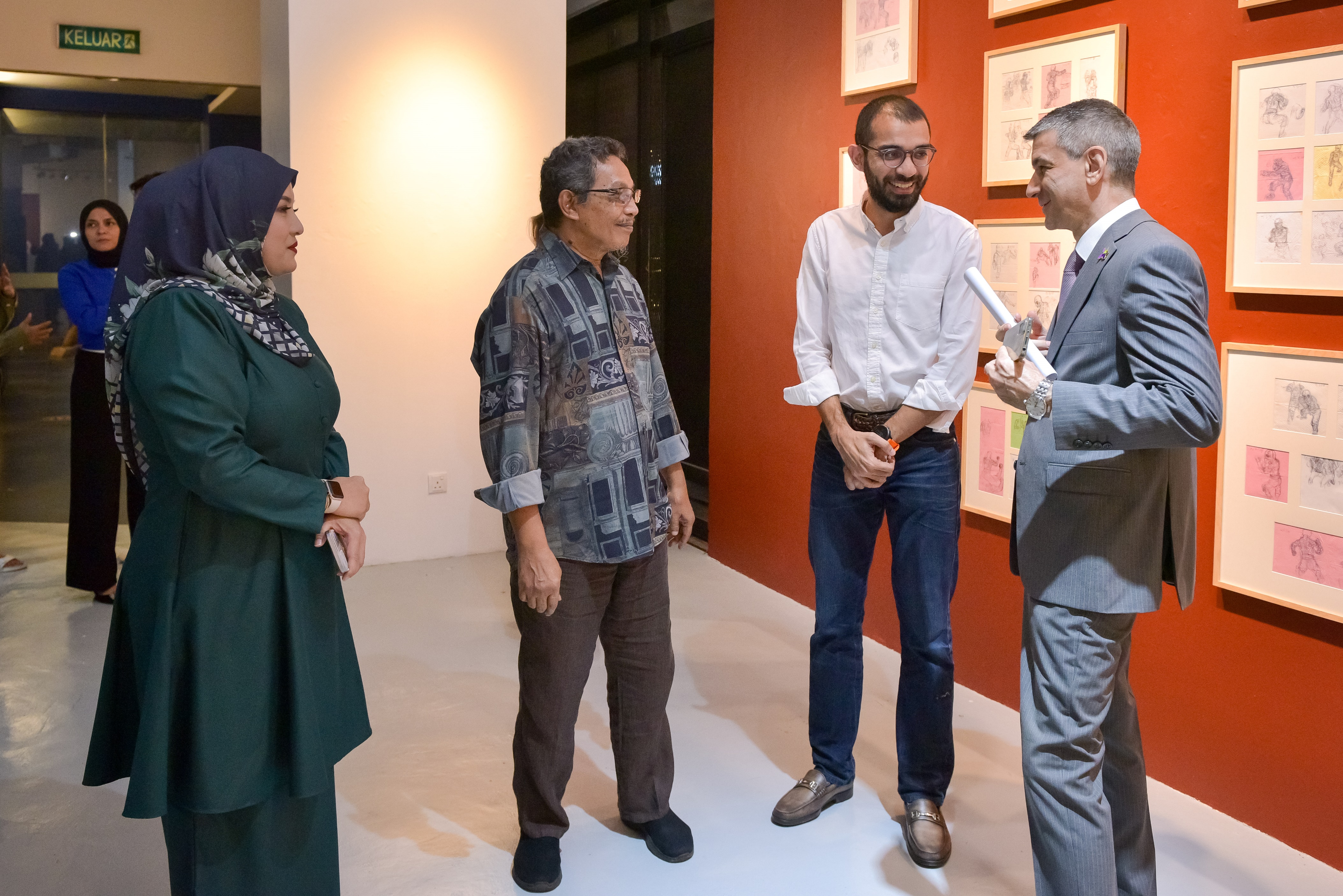 (Dari kiri) Pengurus Besar, UiTM Art and Design Sdn Bhd, Afidatul Aisyah Ahmad; Artis, Amron Omar, Ketua Pegawai Investment Ekuinas, Aliff Omar Mohamad Omar dan Duta Azerbaijan ke Malaysia, Irfan Davudov.
