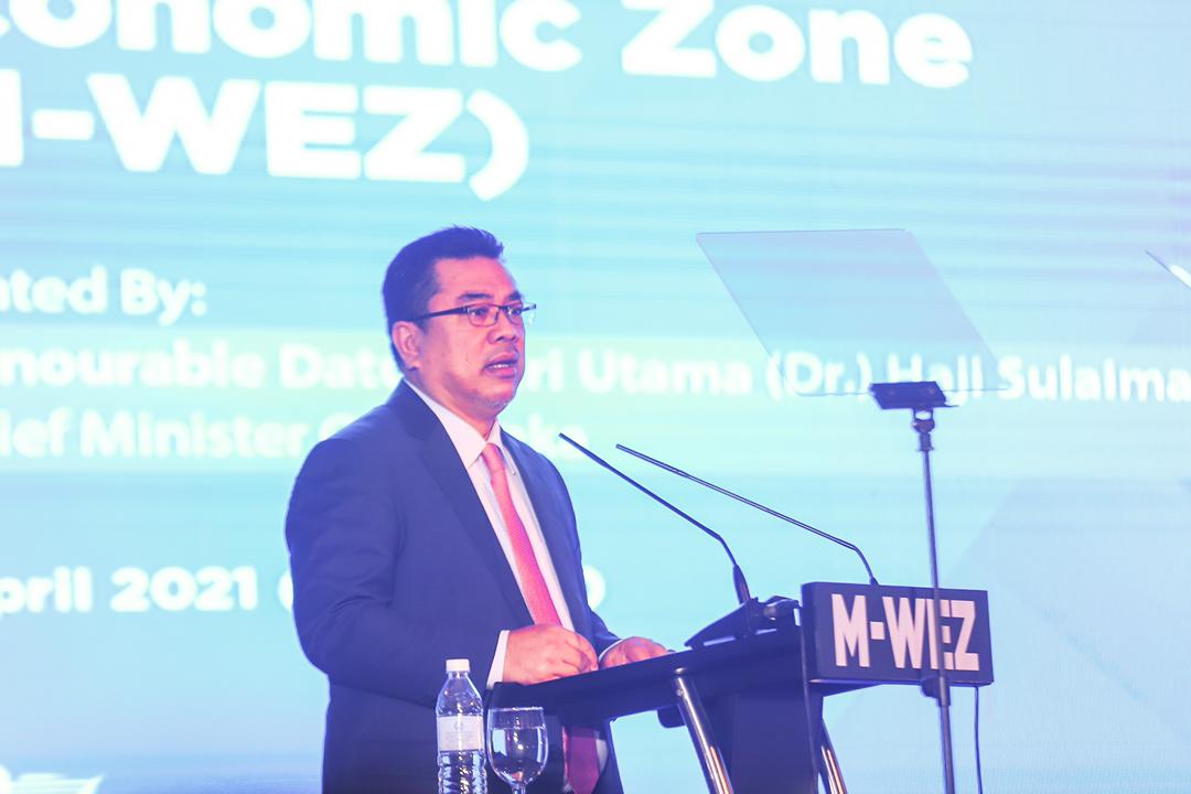 SULAIMAN MD ALI menyampaikan ucapan sebelum merasmikan majlis pelancaran M-WEZ di Kuala Lumpur.