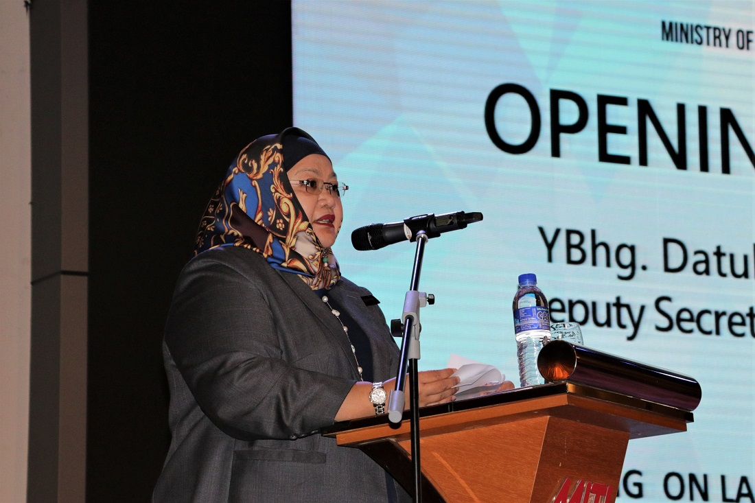 The seminar was officiated by MITI’s Deputy Secretary General (Investment) Datuk Bahria Mohd Tamil.