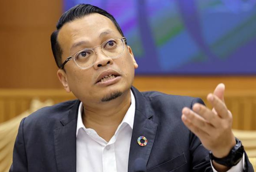 Nik Nazmi
