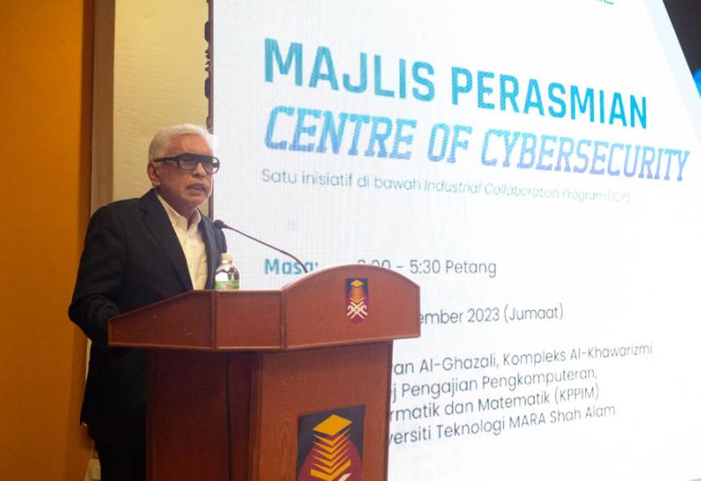 Ketua Pegawai Eksekutif Datasonic, Datuk Hanifah Nordin di majlis perasmian Pusat Keselamatan Siber UiTM Shah Alam yang terletak di Fakulti Sains Komputer dan Matematik.