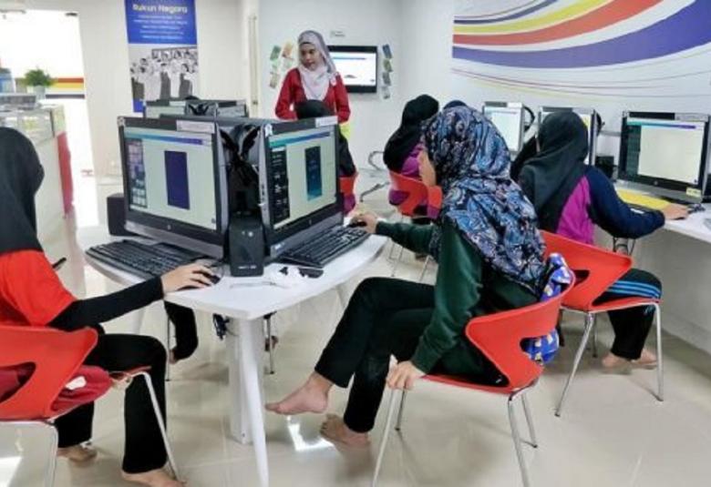 Pusat internet komuniti