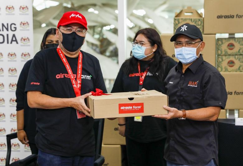  Datuk Kamarudin Meranun (kiri) bersama Datuk Seri Dr. Ronald Kiandee. 