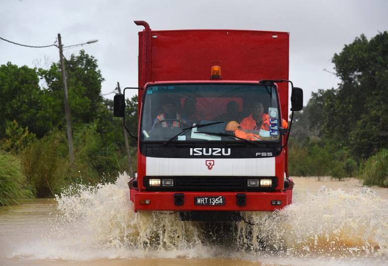 TNB telah mengerakkan set janakuasa bergerak dan set janakuasa mudah alih bagi memberi bekalan kepada 20 pusat pemindahan banjir di Pahang, berikutan penutupan sementara 55 pencawang elektrik di beberapa daerah di negeri itu.