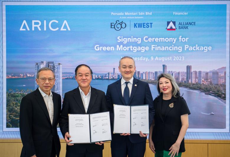 (Dari kiri) Pengarah Urusan E&O, Kok Tuck Cheong; Pengerusi Eksekutif, Datuk Tee Eng Ho; Ketua Pegawai Eksekutif Kumpulan Alliance Bank, Kellee Kam; dan Ketua Pegawai Perbankan Pengguna Kumpulan Alliance Bank, Gan Pai Li