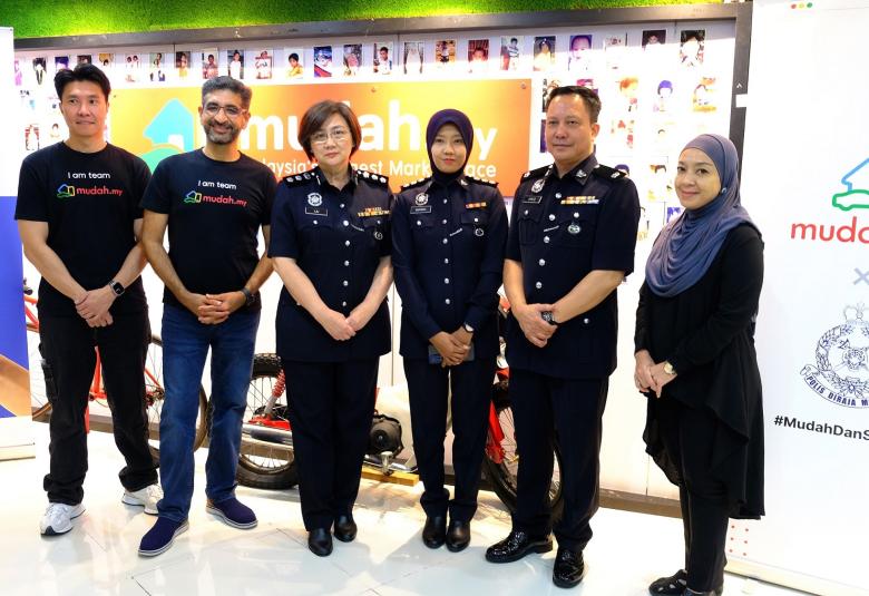 (Dari kiri) Ketua Pegawai Perniagaan di Mudah.my, Peter Wong; Gaurav Bhasin; wakil dari Jabatan Siasatan Jenayah Komersial (JSJK) PDRM dan Ena Rahim berkongsi tentang pencegahan penipuan di Malaysia