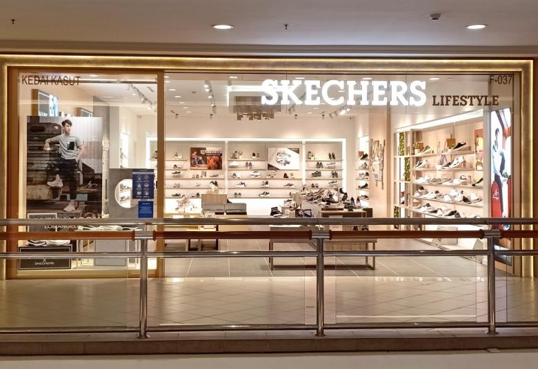 GAMBAR Butik Kasut Gaya Hidup terbaharu Skechers di Mid Valley Megamall, Kuala Lumpur yang dibuka secara rasmi pada 12 Jun lalu.