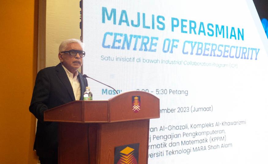 Ketua Pegawai Eksekutif Datasonic, Datuk Hanifah Nordin di majlis perasmian Pusat Keselamatan Siber UiTM Shah Alam yang terletak di Fakulti Sains Komputer dan Matematik.