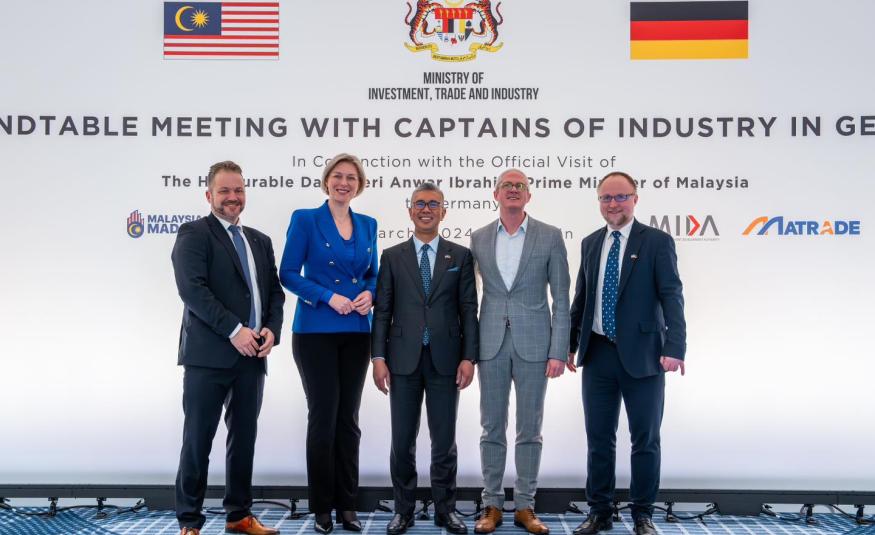 Tengku Zafrul (tengah) mengetuai misi perdagangan dan pelaburan ke Jerman sempena lawatan rasmi Perdana Menteri Datuk Seri Anwar Ibrahim ke Jerman dari 11 hingga 15 Mac 2024.