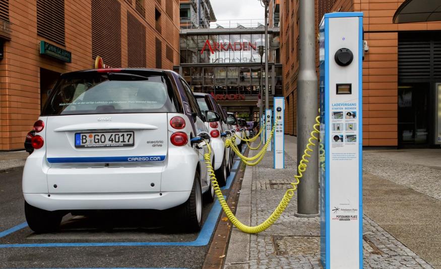 Kenderaan elektrik (EV). Gambar hiasan