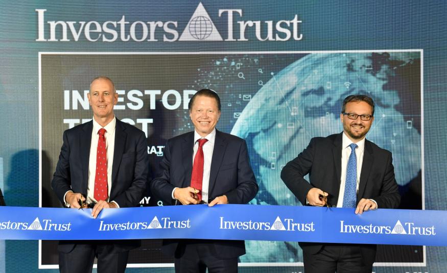 (Dari kiri) David Knights dengan Pengarah Urusan & Pengasas Bersama Investors Trust Assurance, William Zelaya, serta Ketua Pegawai Pemasaran dan Pengagihan Investors Trust, Ariel Amigo