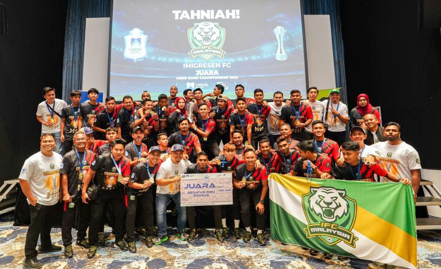 Imigresen FC diraikan pada majlis khas di Menara MBSB Bank, PJ Sentral hari ini menerima piala kejuaraan, pingat dan juga wang tunai bernilai RM100,000.