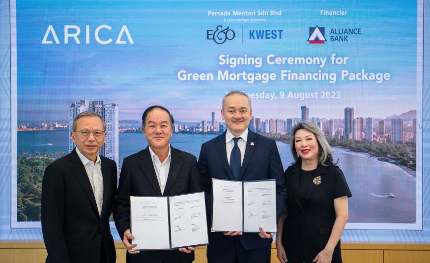 (Dari kiri) Pengarah Urusan E&O, Kok Tuck Cheong; Pengerusi Eksekutif, Datuk Tee Eng Ho; Ketua Pegawai Eksekutif Kumpulan Alliance Bank, Kellee Kam; dan Ketua Pegawai Perbankan Pengguna Kumpulan Alliance Bank, Gan Pai Li