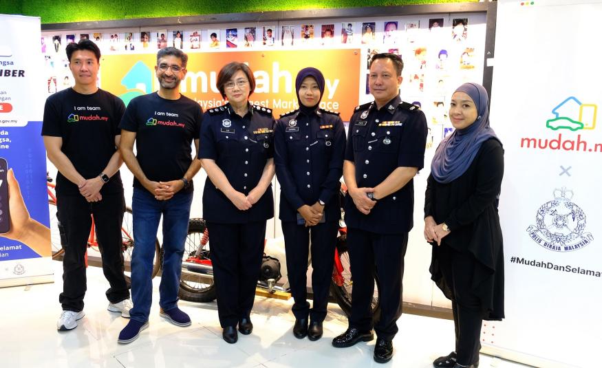 (Dari kiri) Ketua Pegawai Perniagaan di Mudah.my, Peter Wong; Gaurav Bhasin; wakil dari Jabatan Siasatan Jenayah Komersial (JSJK) PDRM dan Ena Rahim berkongsi tentang pencegahan penipuan di Malaysia