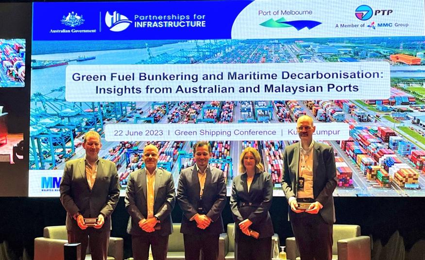 (Dari kiri) Pakar Maritim Partnerships for Infrastructure (P4I), Dr. Jonathan Beard; Pengurus Besar Eksekutif Komersial Pelabuhan Melbourne, Australia, Shaun Mooney; Ketua Pengarah Jabatan Laut Malaysia, Mohamad Halim Ahmed; Melissa Clarkson dan Ketua Pegawai Eksekutif PTP, Marco Neelsen