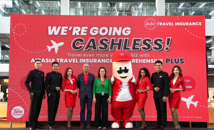 Ketua Pegawai Eksekutif Tune Protect Malaysia, Jubin Mehta (keempat dari kiri), dan Ketua Pegawai Komersial Kumpulan AirAsia, Karen Chan (kelima dari kiri) di majlis pelancaran insurans perjalanan AirAsia yang telah diperbaharui, AirAsia Comprehensive Travel PLUS, yang kini mempunyai ciri perkhidmatan kemudahan hospital tanpa tunai untuk polisi diterbitkan oleh Tune Protect Malaysia dan Tune Protect Thailand.