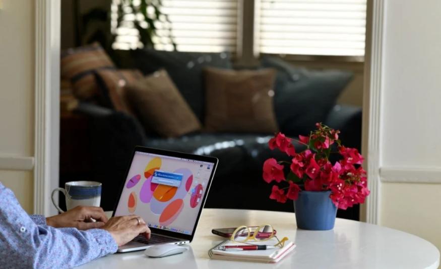 WFH foto AFP_DagangNews
