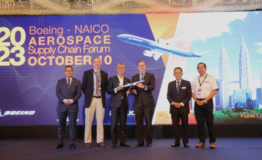 (Dari kanan) Ketua Pegawai Eksekutif NAICO Malaysia, Prof Shamsul Kamar Abu Samah; Timbalan Ketua Setiausaha (Industri) MITI, Datuk Hanafi Sakri; Presiden Boeing Asia Tenggara, Alexander Feldman; Tengku Datuk Seri Zafrul Tengku Abdul Aziz; Pengarah Kanan Rantaian Bekalan Global-APAC Boeing, Craig Abler dan Pengarah Rantau, Inisiatif Strategik Global Boeing, Sheikh Abd Rahman di majlis perasmian Forum Rantaian Bekalan Aeroangkasa Boeing-NAICO hari ini