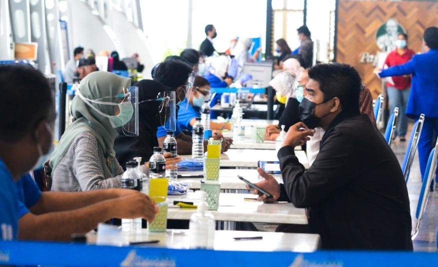 Pusat Pemberian Vaksin Industri (PPVIN) di KLIA.