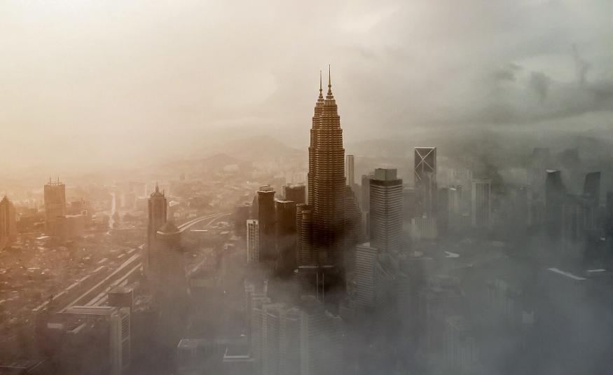 Pelaburan tergugat selagi kemelut politik tidak diselesaikan. Gambar oleh Ishan - Unsplash