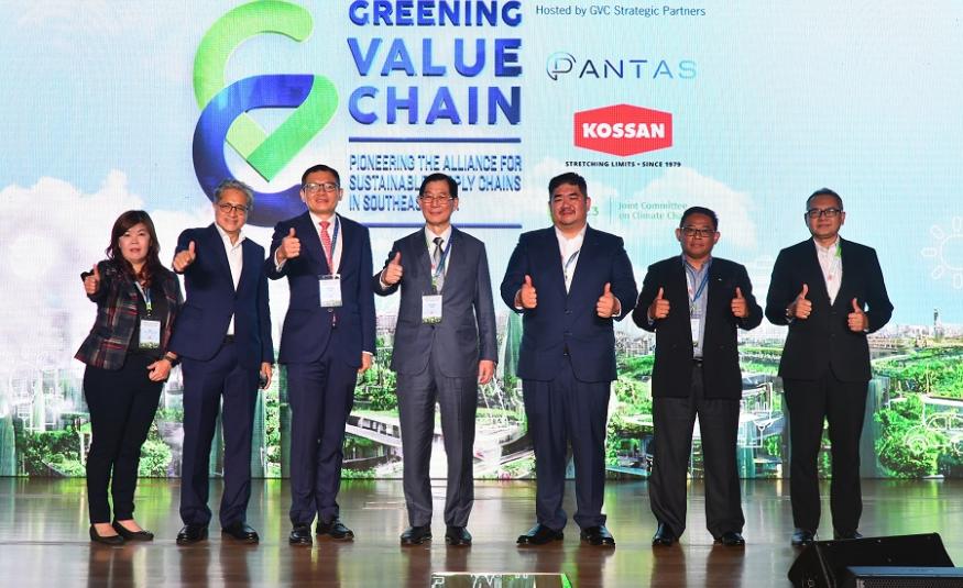 (Dari kiri ke kanan) Pengarah Urusan BSI Malaysia, Evelyn Chye; Ketua Pegawai Eksekutif Kumpulan Ambank, Datuk Sulaiman Mohd Tahir; Max Lee; Tan Sri Lim Kuang Sia; Pengerusi Jawatankuasa Kelestarian Kossan, Lawrence Lim; Naib Presiden Kanan, Pembangunan Perniagaan dan Produk CGC, Azman Taufik; dan Ketua Pegawai Eksekutif Kumpulan MGTC, Shamsul Bahar Mohd Nor dalam majlis pelancaran program GVC pada 7 Mac 2023.