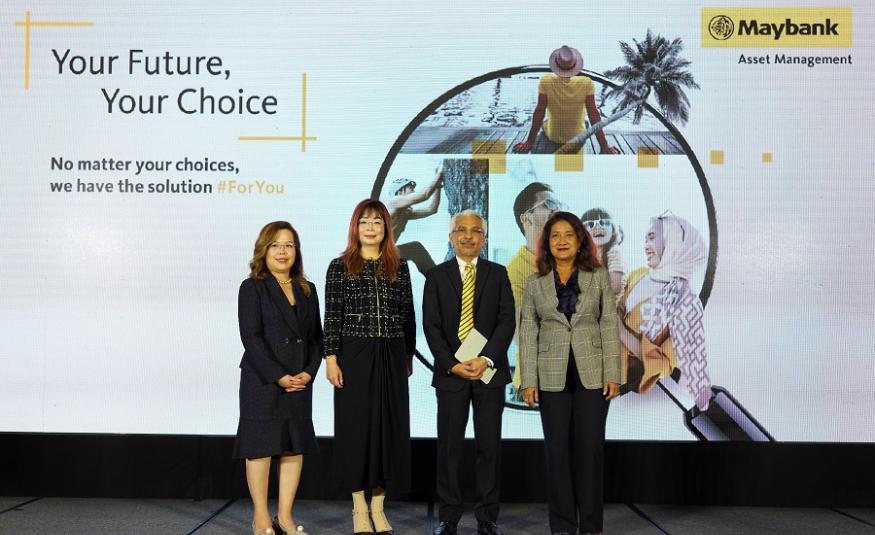 (Dari kiri ke kanan) Ketua Perniagaan (Malaysia) Schroders Singapura, Josephine Lip, Ketua Pengurusan Kekayaan Pelabur Runcit & Segmen Perkhidmatan Kewangan Komuniti Maybank, Eunice Chan, Ketua Pegawai Eksekutif Maybank Asset Management Sdn. Bhd., Ahmed Muzni Mohamed dan Pengerusi Maybank Asset Management Group Dr. Hasnita Dato’ Hashim di majlis pelancaran Dana Maybank Global Conservative-I pada 14 Februari 2023.