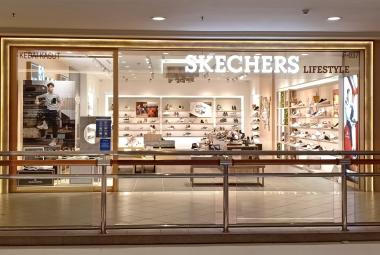 GAMBAR Butik Kasut Gaya Hidup terbaharu Skechers di Mid Valley Megamall, Kuala Lumpur yang dibuka secara rasmi pada 12 Jun lalu.